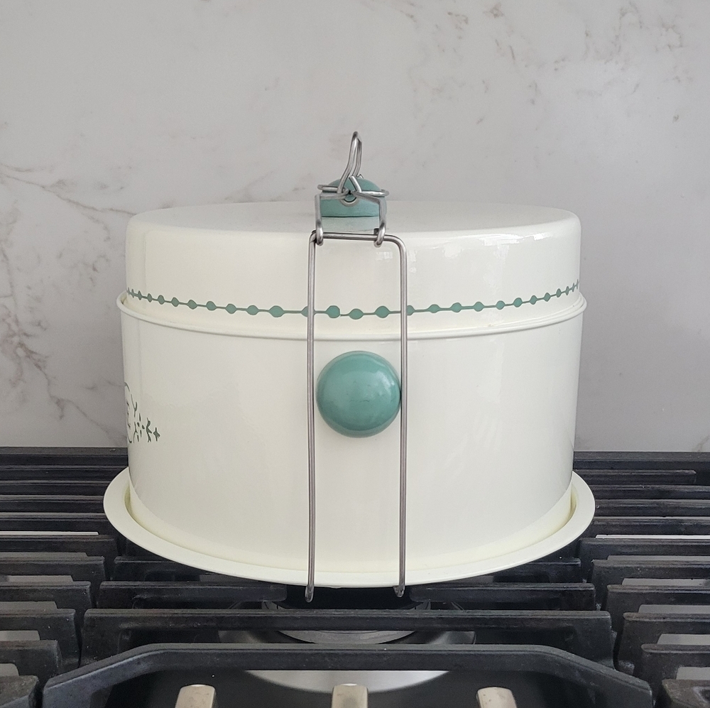 RETRO STYLE CREAM & SAGE GREEN "PATISSERIE" CAKE CARRIER - Picture 2 of 10